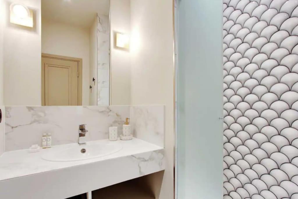 Apartment V Vast Apartment, Steps From Place Des Vosges Ac Paris